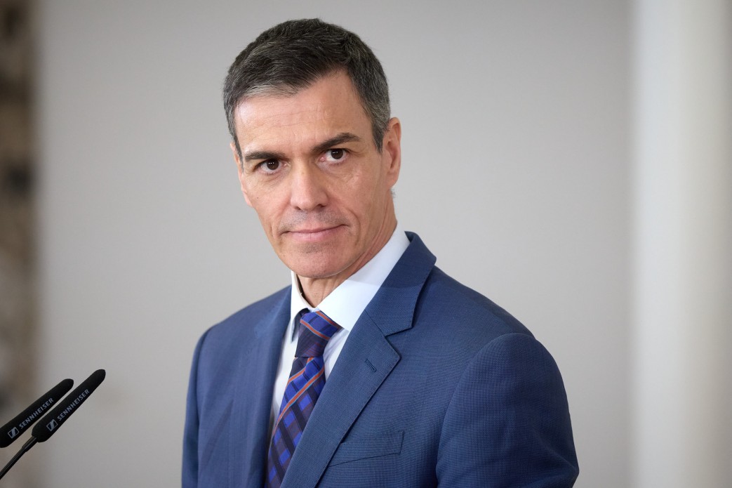 Санчес: Ми не аплодуватимемо тим, хто підпалює світ, а потім з’являється з відром Санчес: Ми не аплодуватимемо тим, хто підпалює світ, а потім з’являється з відром